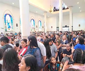 Honra multitud a la virgen Guadalupana Honra multitud a la virgen Guadalupana