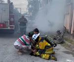 Salvan los bomberos a una niña Salvan los bomberos a una niña