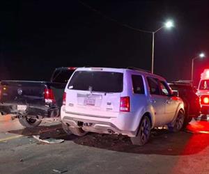 Tres vehículos involucrados en colisión múltiple en brecha 112 en Río Bravo