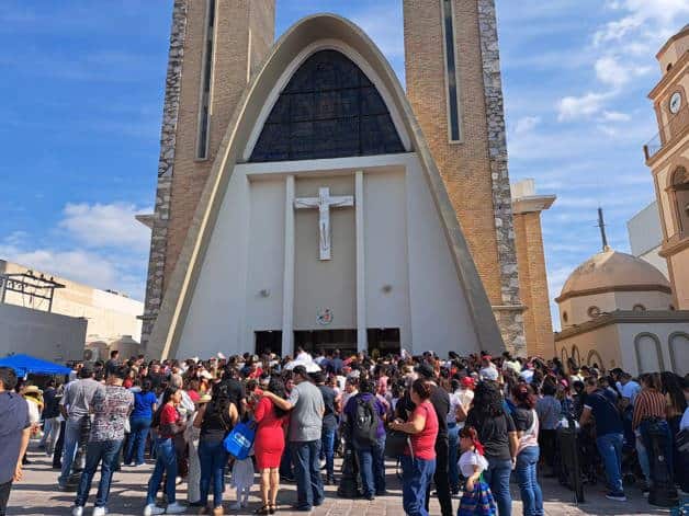 Honra multitud a la virgen Guadalupana Honra multitud a la virgen Guadalupana