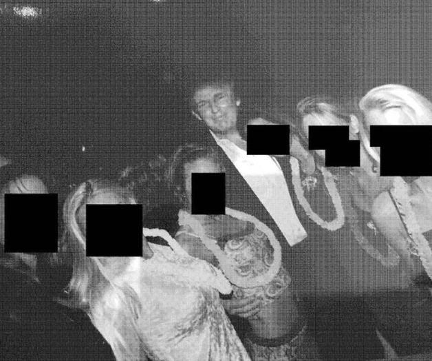 Trump aparece en varias fotos de Jeffrey Epstein Trump aparece en varias fotos de Jeffrey Epstein