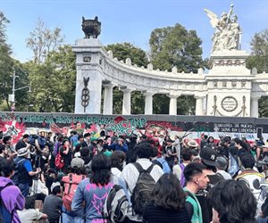 Nueva Marcha de la Generación Z reúne 300 personas