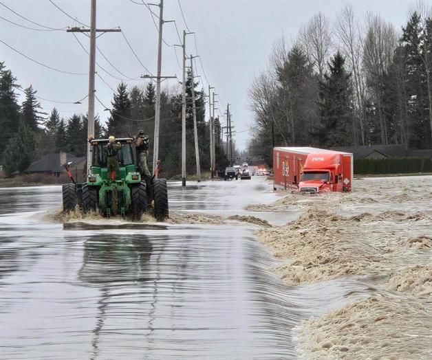 Agentes de CBP salvan a conductor atrapado en Washington