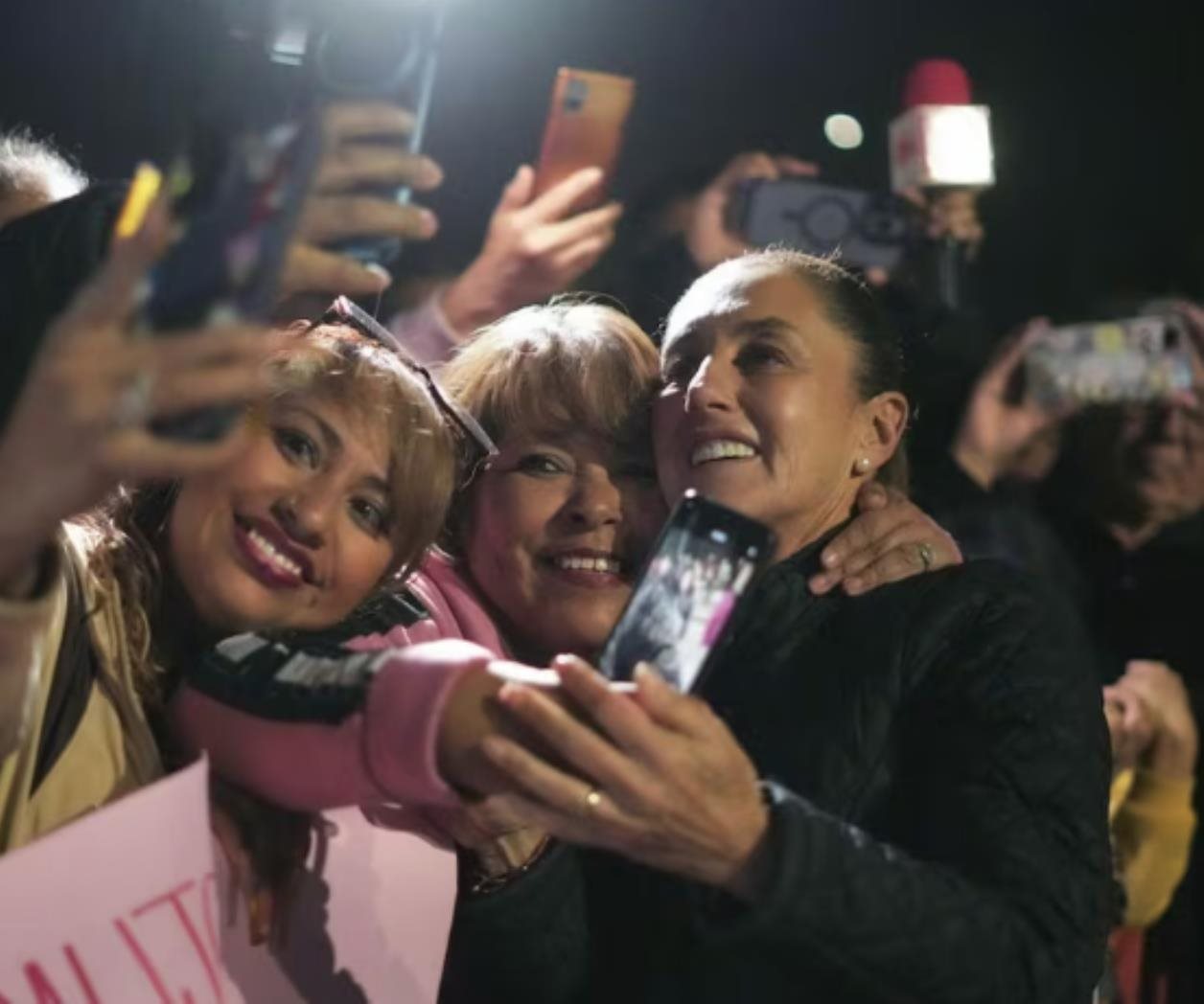 Sheinbaum anuncia estatuas de mujeres indígenas en Reforma