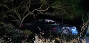 Abandona veh&iacute;culo tras sufrir accidente