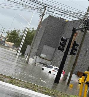 Minutos de lluvia colapsan ciudad