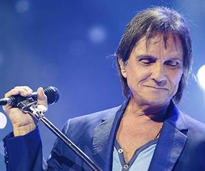 Roberto Carlos sufre accidente automovil&iacute;stico