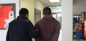 Detienen a un hombre por molestar a peatones