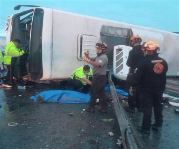 Sube a 9 la cifra de fallecidos por volcadura en NL Sube a 9 la cifra de fallecidos por volcadura en NL