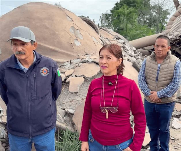 Escultura del Colotero de Álamo, Veracruz se derrumba Escultura del Colotero de Álamo, Veracruz se derrumba