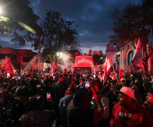 ¡Abran paso al bicampeón! ¡Abran paso al bicampeón!