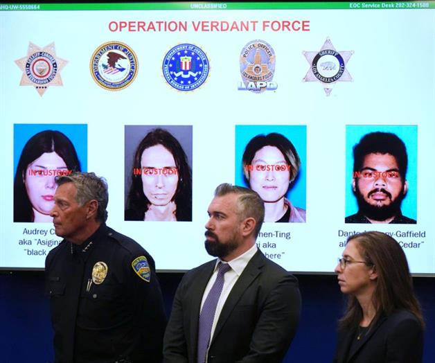 Cuatro personas son acusadas de planear ataques en el sur de California la noche de Año Nuevo Cuatro personas son acusadas de planear ataques en el sur de California la noche de Año Nuevo