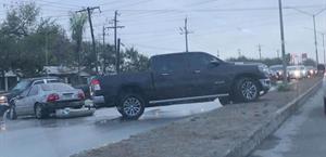 Choque en zona industrial de R&iacute;o Bravo provoca tr&aacute;fico vehicular