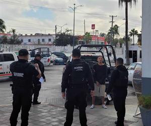 Detienen policías estatales a presunto narcomenudista Detienen policías estatales a presunto narcomenudista