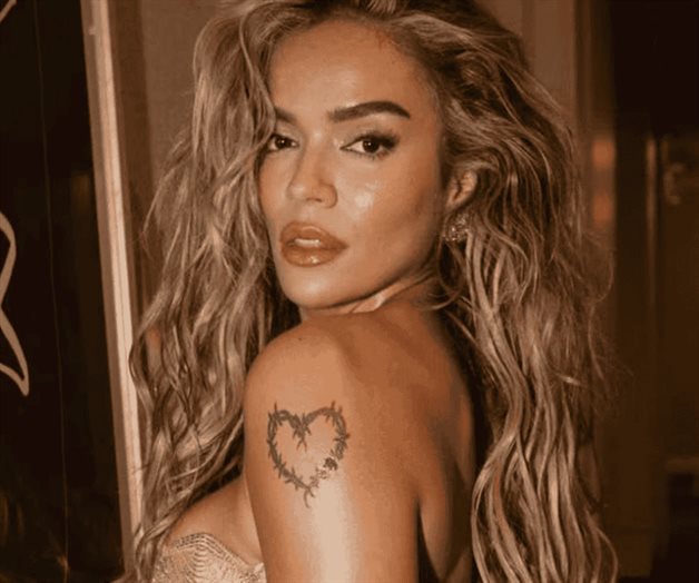 Karol G se da su tusada