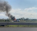 Fuego consume vehículo en la autopista Matamoros-Reynosa Fuego consume vehículo en la autopista Matamoros-Reynosa