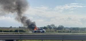 Fuego consume veh&iacute;culo en la autopista Matamoros-Reynosa