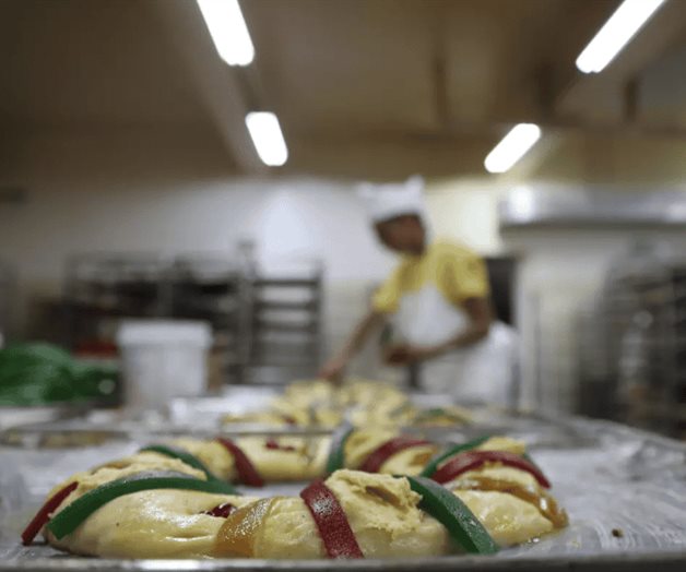 Panaderos van por 9 mil 400 toneladas de Rosca de Reyes: Canaipa Panaderos van por 9 mil 400 toneladas de Rosca de Reyes: Canaipa