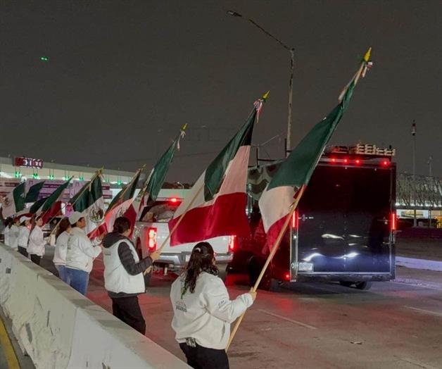 Cruzan paisanos por Nuevo Laredo Cruzan paisanos por Nuevo Laredo