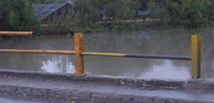 Contin&uacute;an cafres da&ntilde;ando puente