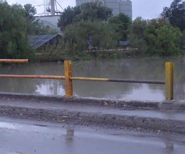 Contin&uacute;an cafres da&ntilde;ando puente