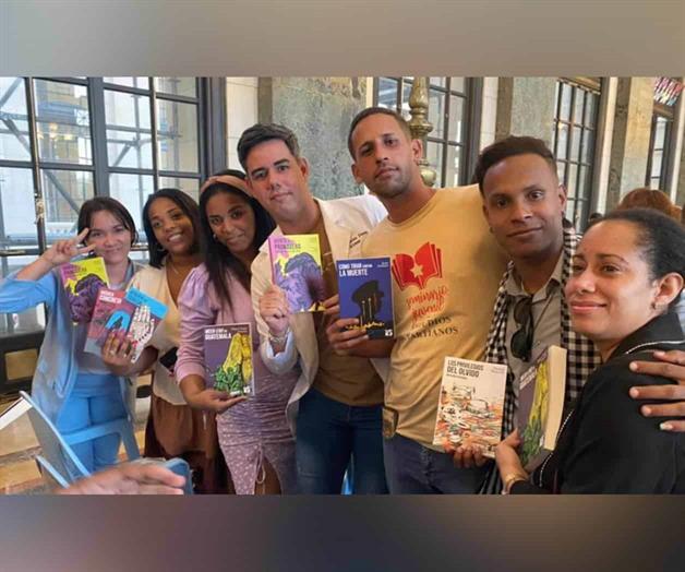 Cubanos agradecen a Sheinbaum entrega de libros de programa social Cubanos agradecen a Sheinbaum entrega de libros de programa social