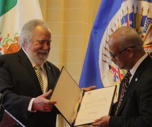 Encinas presenta credenciales ante la OEA