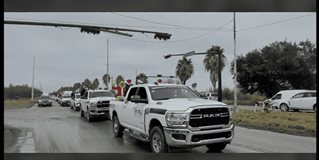 Agentes investigadores llevan regalos a ni&ntilde;os de la Nopalera