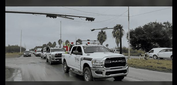Agentes investigadores llevan regalos a ni&ntilde;os de la Nopalera