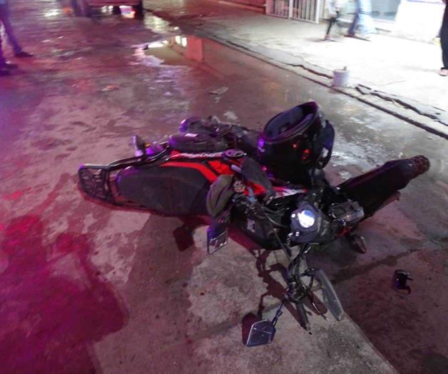 Arrolla moto a un abuelito