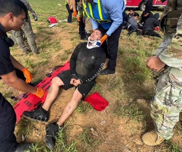 Persecución del DPS termina con volcadura; aseguran 11 migrantes Persecución del DPS termina con volcadura; aseguran 11 migrantes