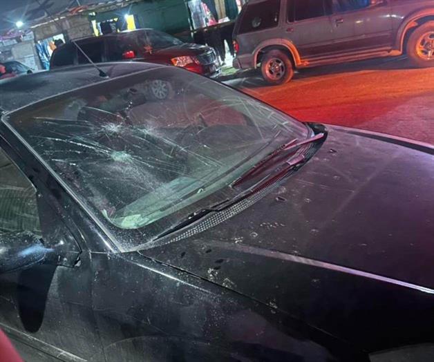 Denuncian que adulto mayor comete actos vand&aacute;licos contra autos en R&iacute;o Bravo