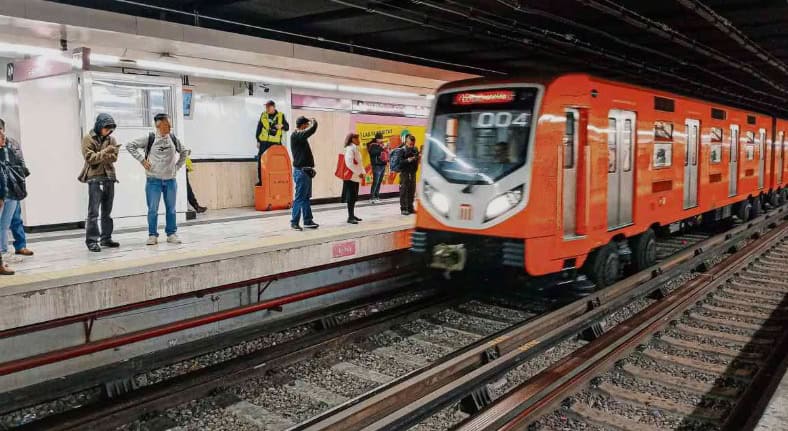 Paraguas en el metro provoca cortocircuito