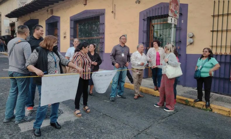 Trabajadores de salud  exigen bono en efectivo