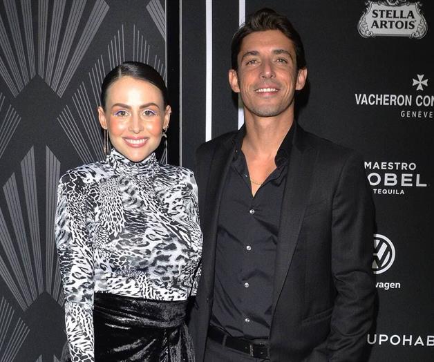 Alberto Guerra se va de viaje con su esposa Zuria Vega