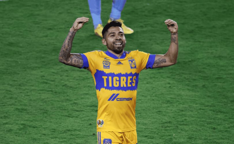 Javier Aquino rompe en llanto y revela su salida de los Tigres