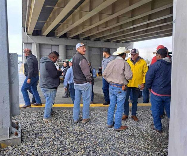 Realizan comp&aacute;s de espera los agricultores