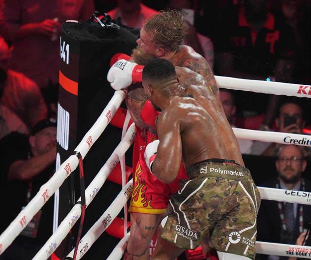 Jake Paul, con &acute;doble  fractura de mand&iacute;bula&acute;