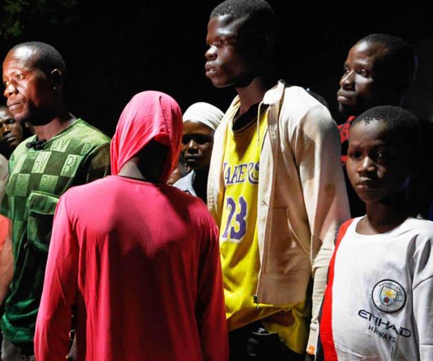 Liberan a 130 ni&ntilde;os y personal escolar secuestrados el mes pasado en Nigeria, informa la polic&iacute;a