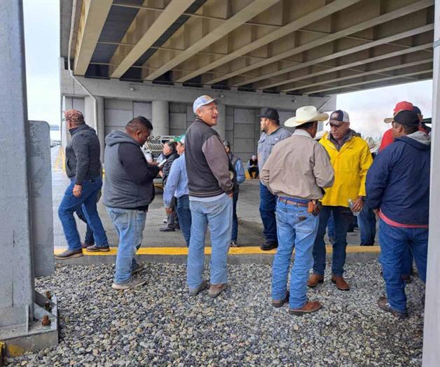Realizan comp&aacute;s de espera los agricultores