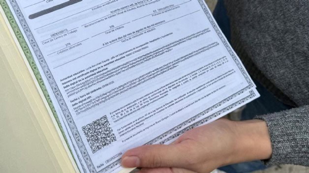 Indagan preparatorias por certificados falsos