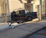 Se mete con camioneta a una iglesia