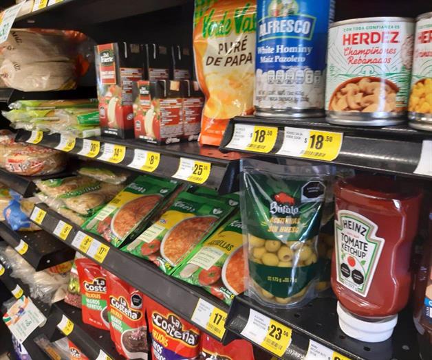 Temen trabajadores alza en cascada de alimentos