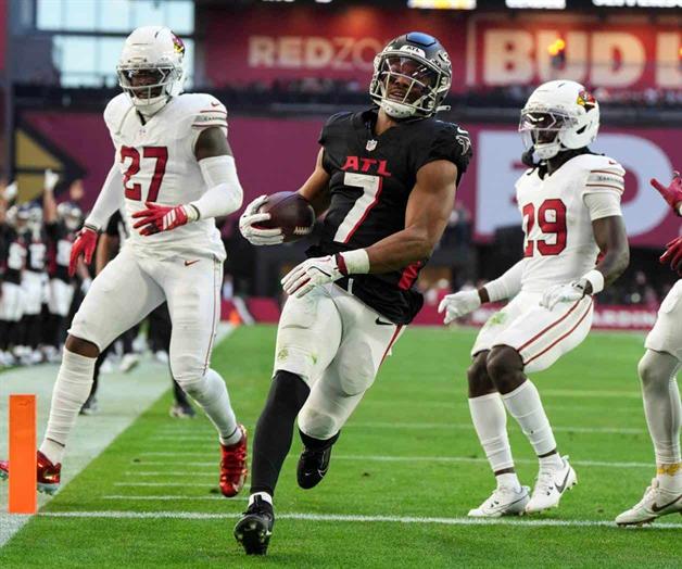 Lidera Robinson a Halcones sobre Cardenales