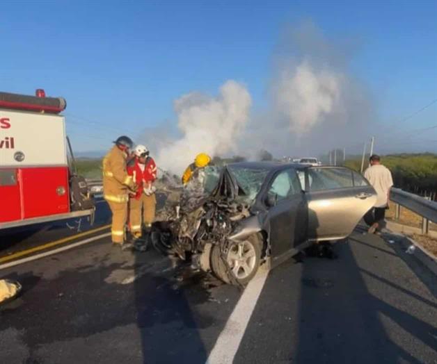 Carretera se ti&ntilde;e de sangre