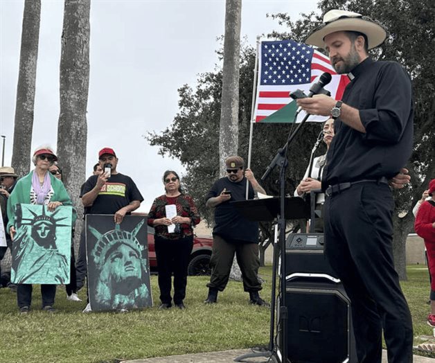 Protestan en posada por deportaci&oacute;n migratoria
