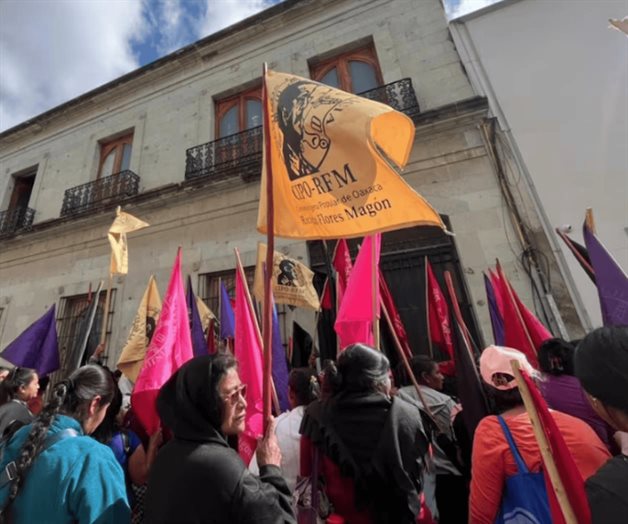 Mujeres del CIPO toman palacio de gobierno de Oaxaca