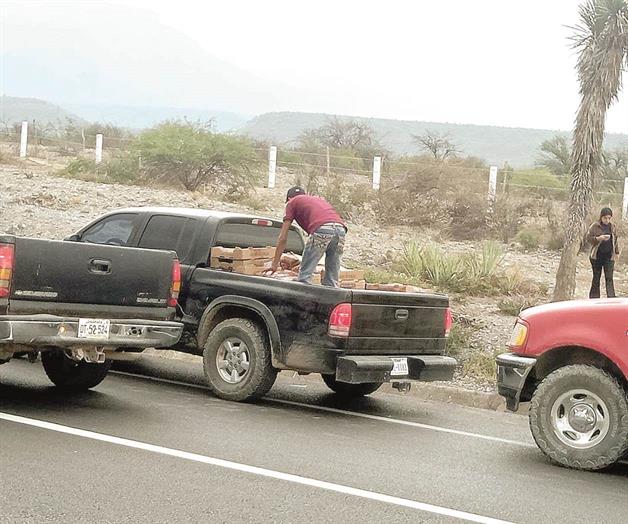 Se arma rapi&ntilde;a en una volcadura