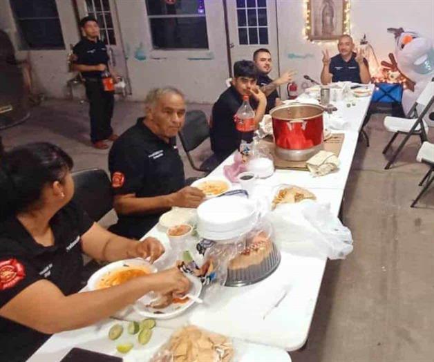 Homenajean a bomberos con  cena navide&ntilde;a