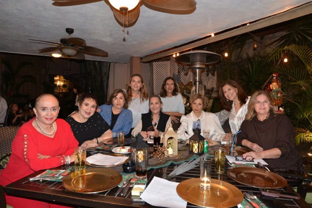 Vecinos comparten un festejo decembrino